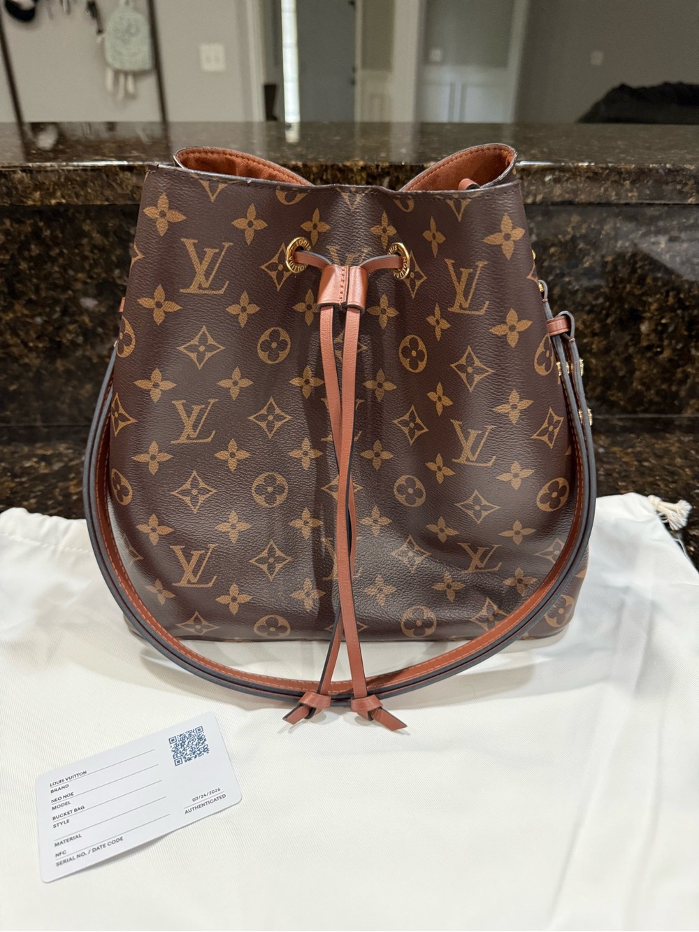 Louis Vuitton Neonoe MM in caramel